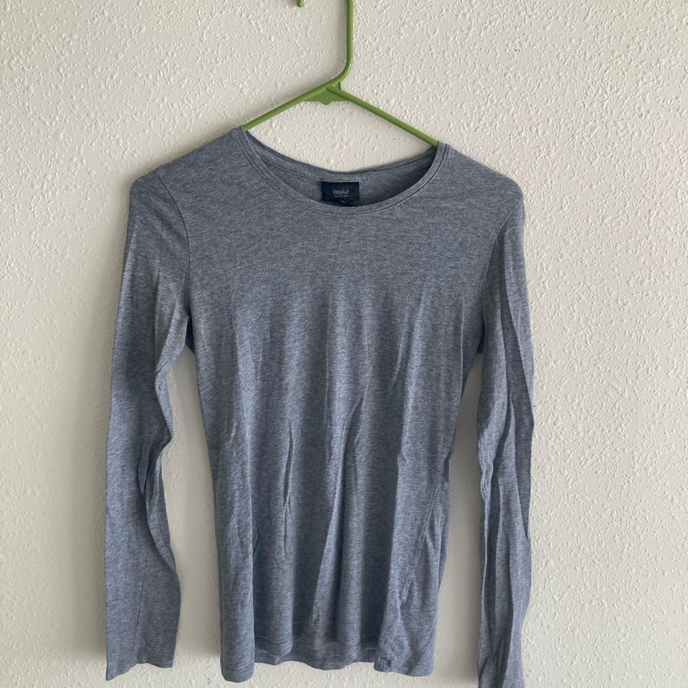 Gray long sleeve shirt